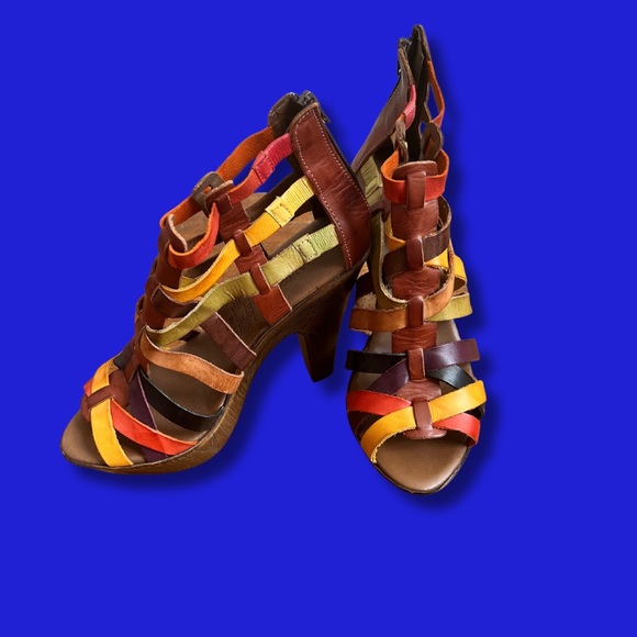 Fall heels - Picture 2 of 4